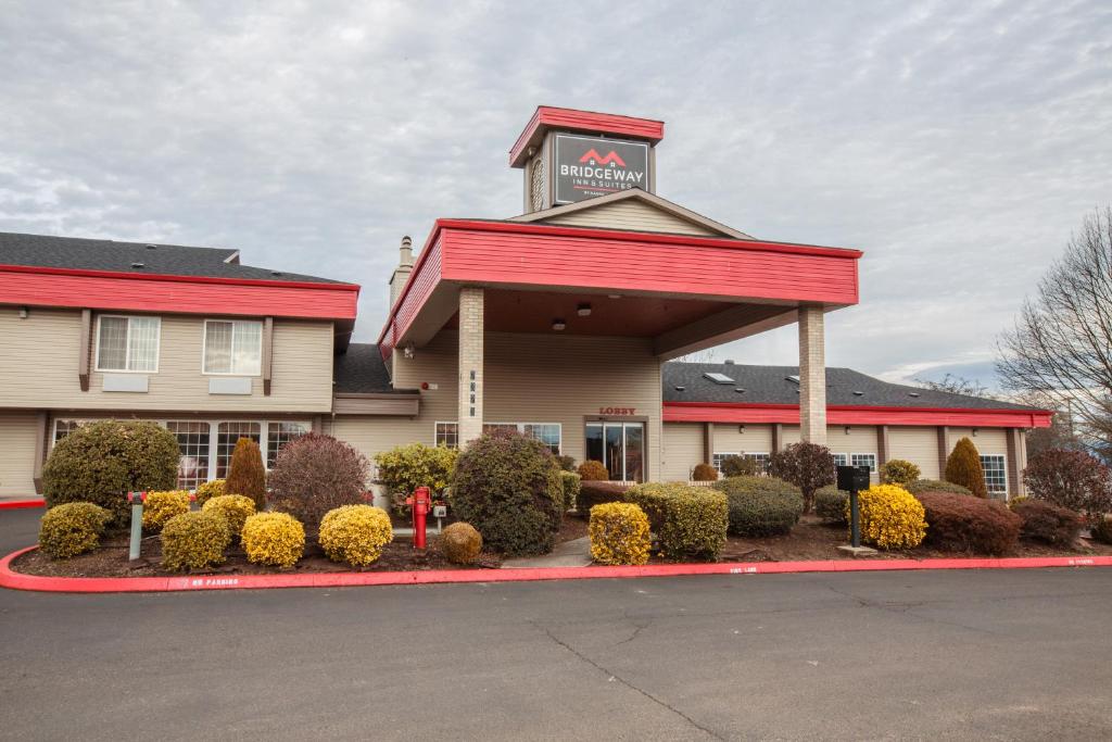 Bridgeway Inn & Suites - Portland Airport image