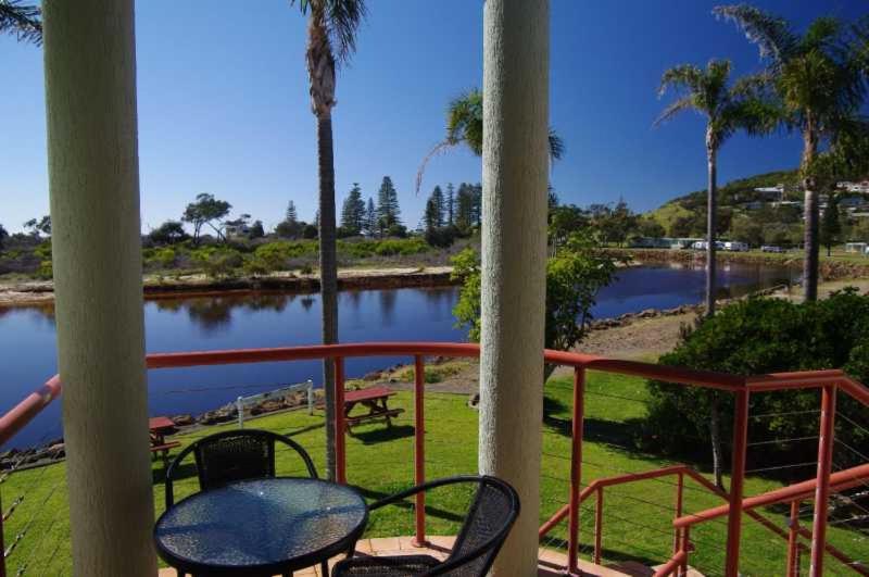Beachfront 4, 25 Willow Street photo 1