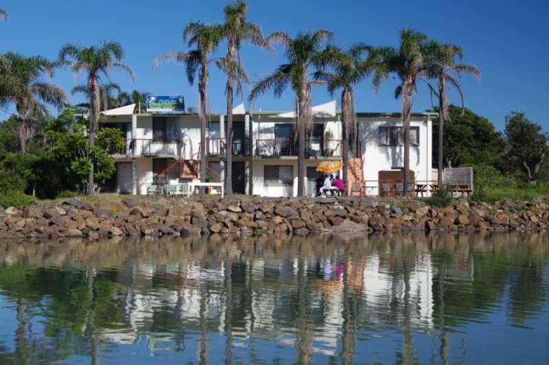 Beachfront 4, 25 Willow Street photo 2