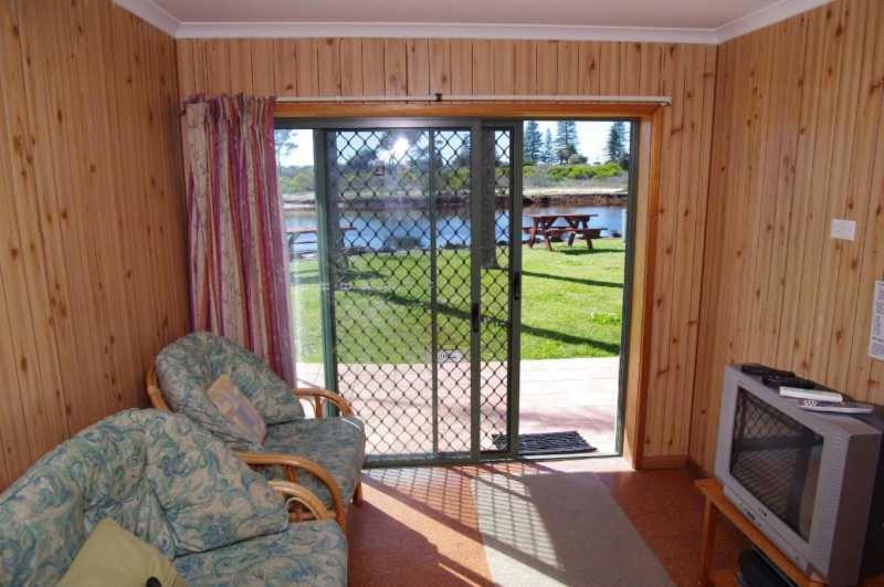 Beachfront 5, 25 Willow Street photo 2