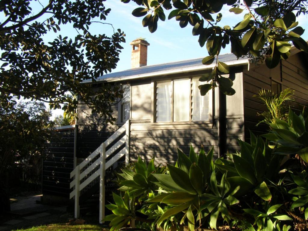 The Tree House, 6 Gowing Street photo 2