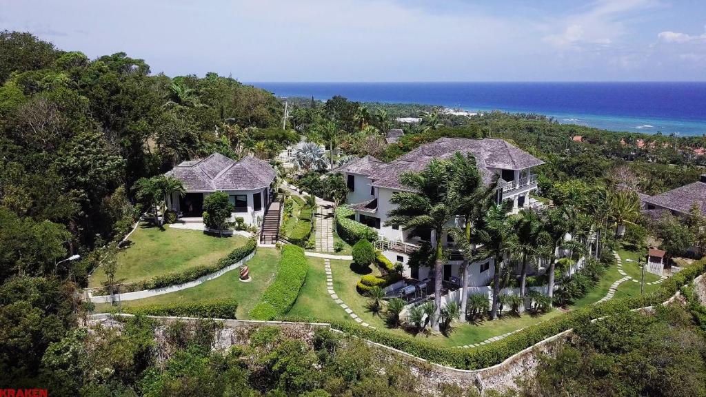Luxury Villa sleeps 6, Beach Access, Montego Bay photo 1