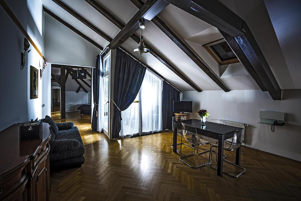 Апартаменты (Лофт), Отель Deminka Palace