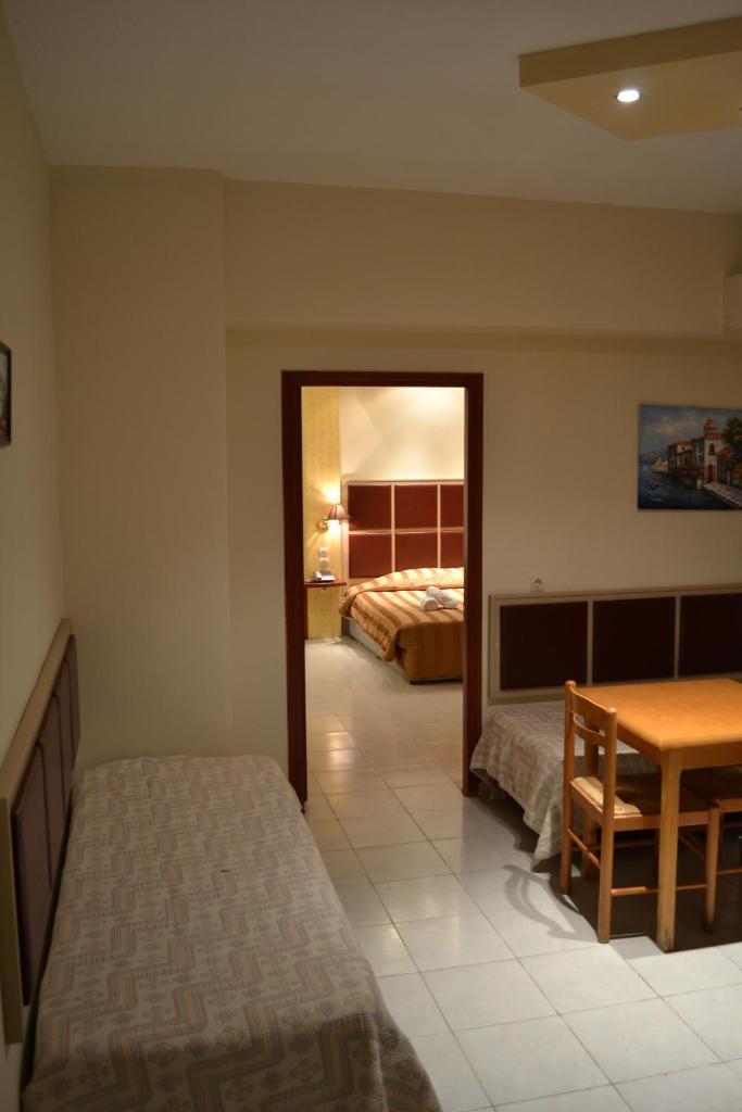 Четырехместный (Улучшенный номер (для 1-4 взрослых)), Panorama Hotel Apartments