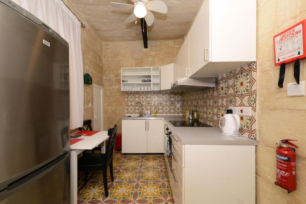 Vallettastay Lovely House Private Rooms - Tap to explore photos