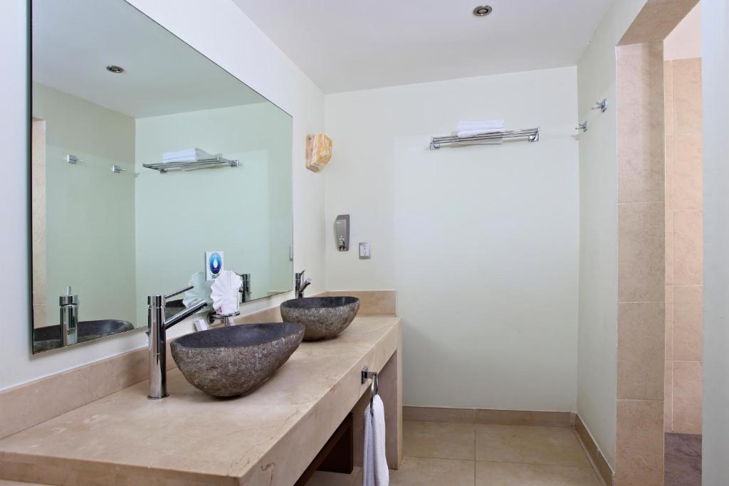 Одноместный (Улучшенный номер в блоке Royal Elite), Sandos Caracol Eco Resort All Inclusive