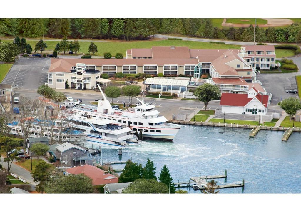 Hyannis Harbor Hotel photo 2