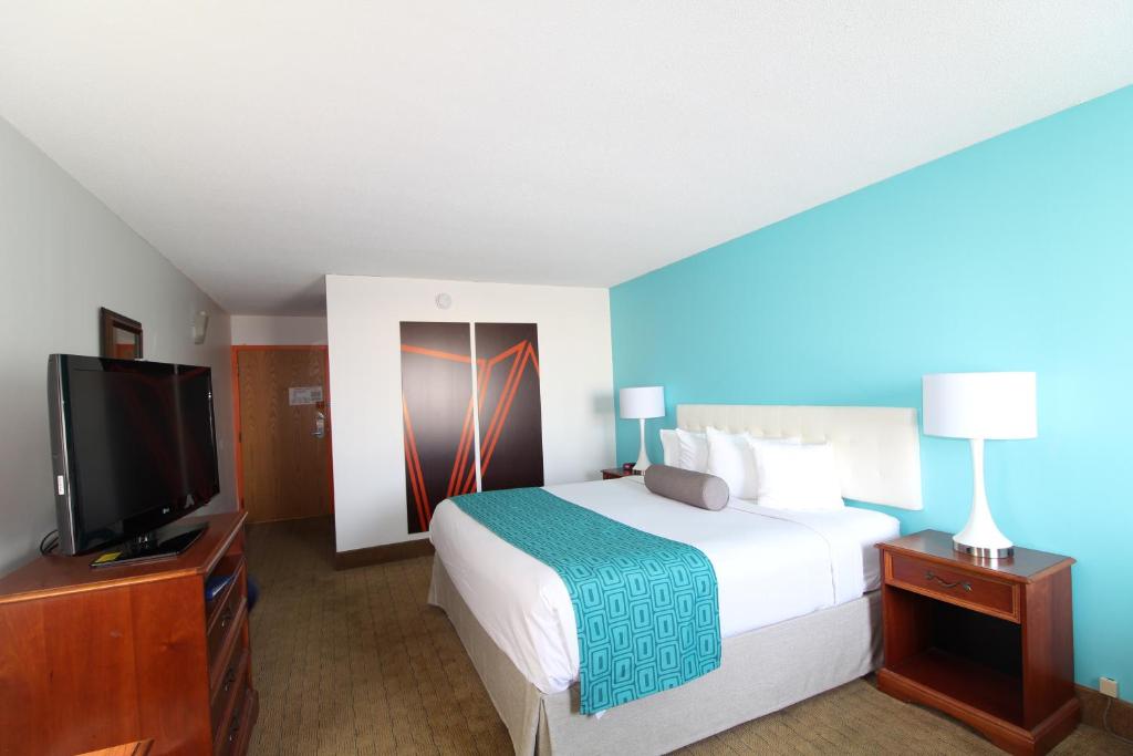Howard Johnson by Wyndham Evansville East photo 3