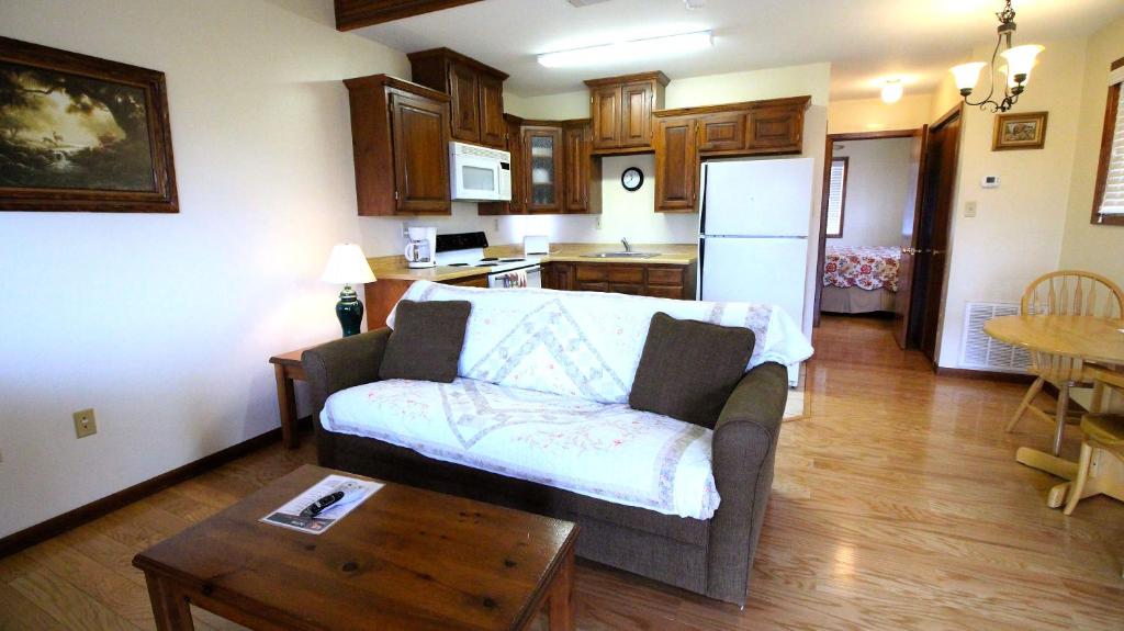Peach Tree Inn & Suites photo 4