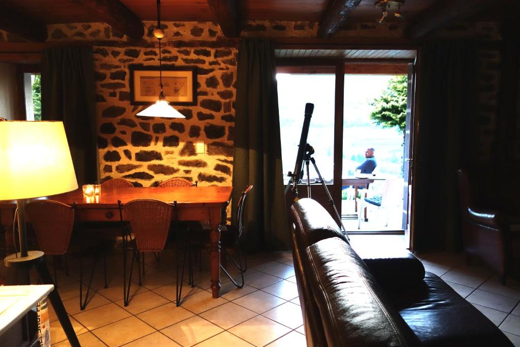 Farmhouse with mountain view photo 4