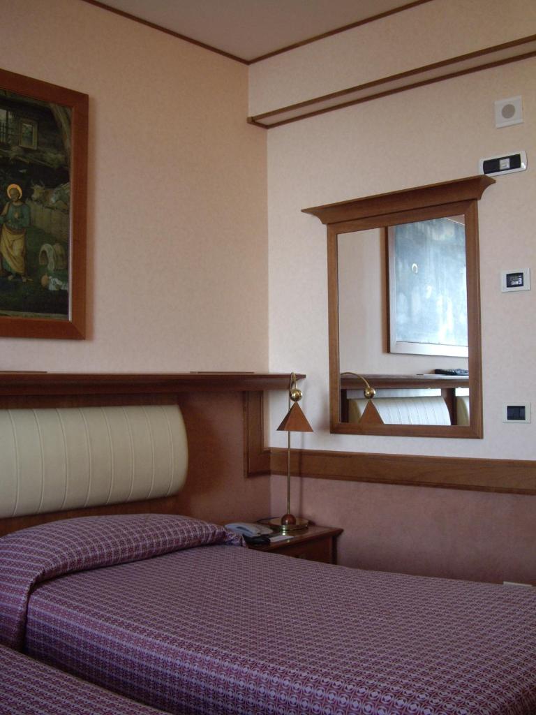 Hotel Sangallo Palace - Tap to explore photos