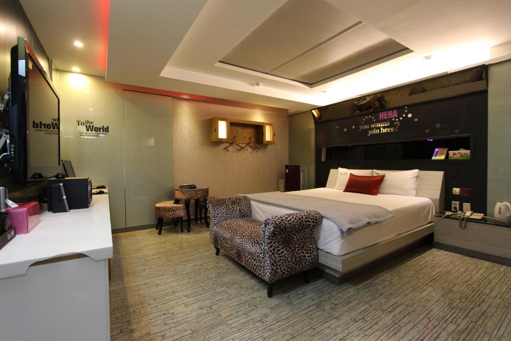 Hera Hotel photo 4