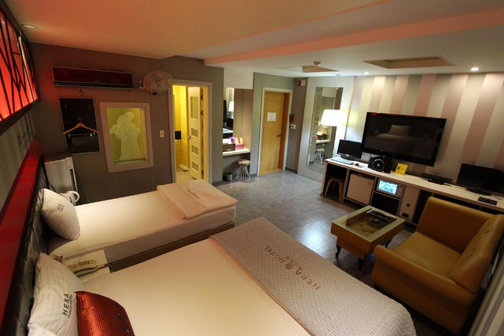 Hera Hotel photo 1