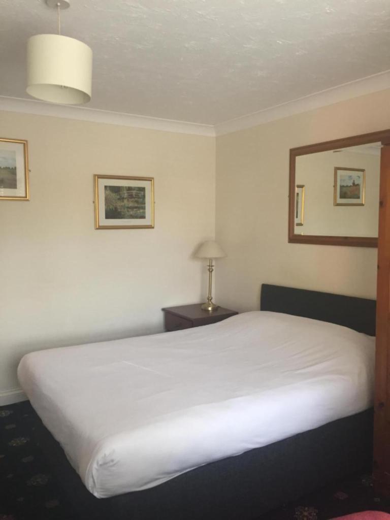 Sure Hotel by Best Western Reading - Tap to explore photos