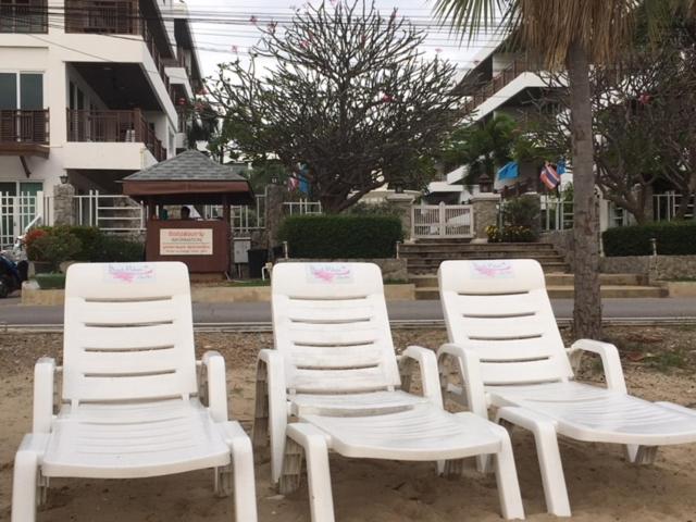 Beach Front Apartment with Beach and Pool view photo 4