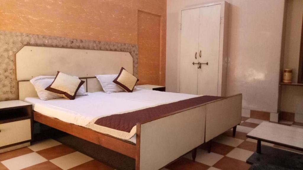 Одноместный (Бюджетный одноместный номер), Rajdhani Hotel