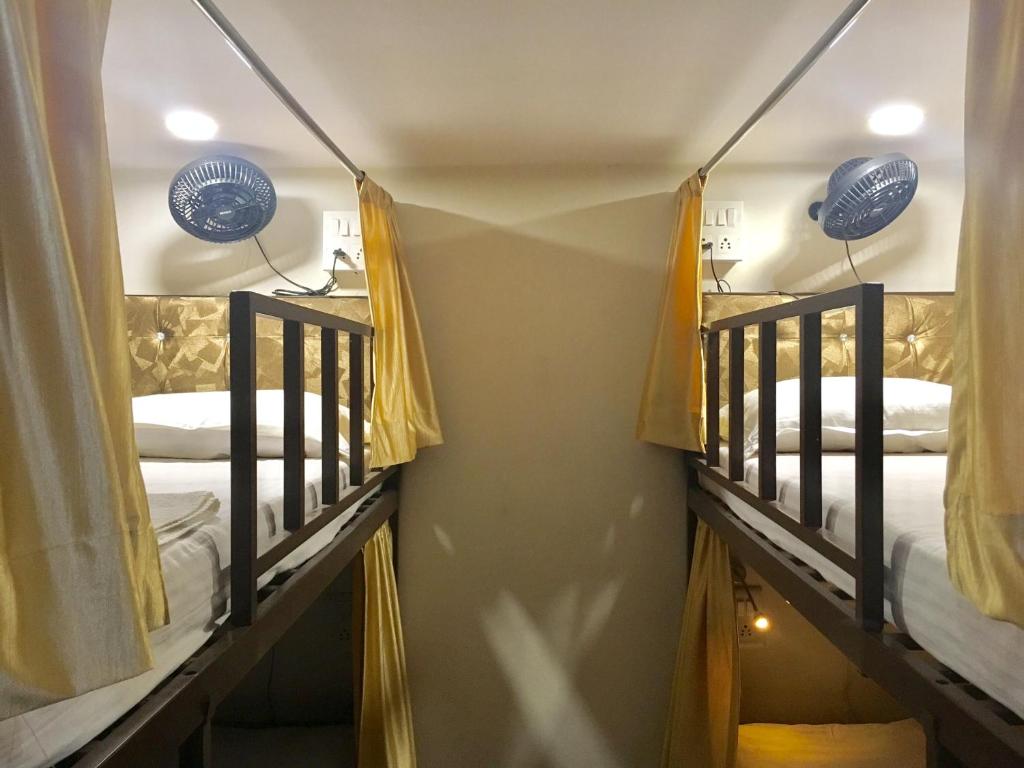 Номер (Односпальная кровать в общем номере с 10 кроватями), golden dormitory