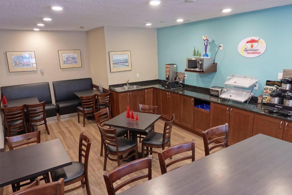 Super 8 by Wyndham Thunder Bay photo 2