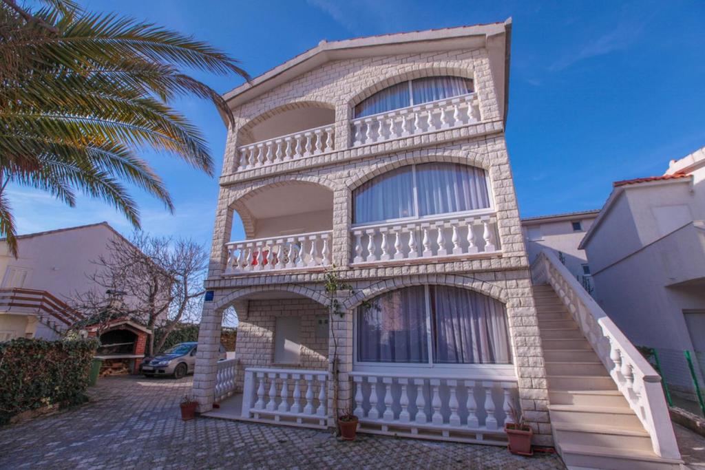 Apartments Lola photo 4