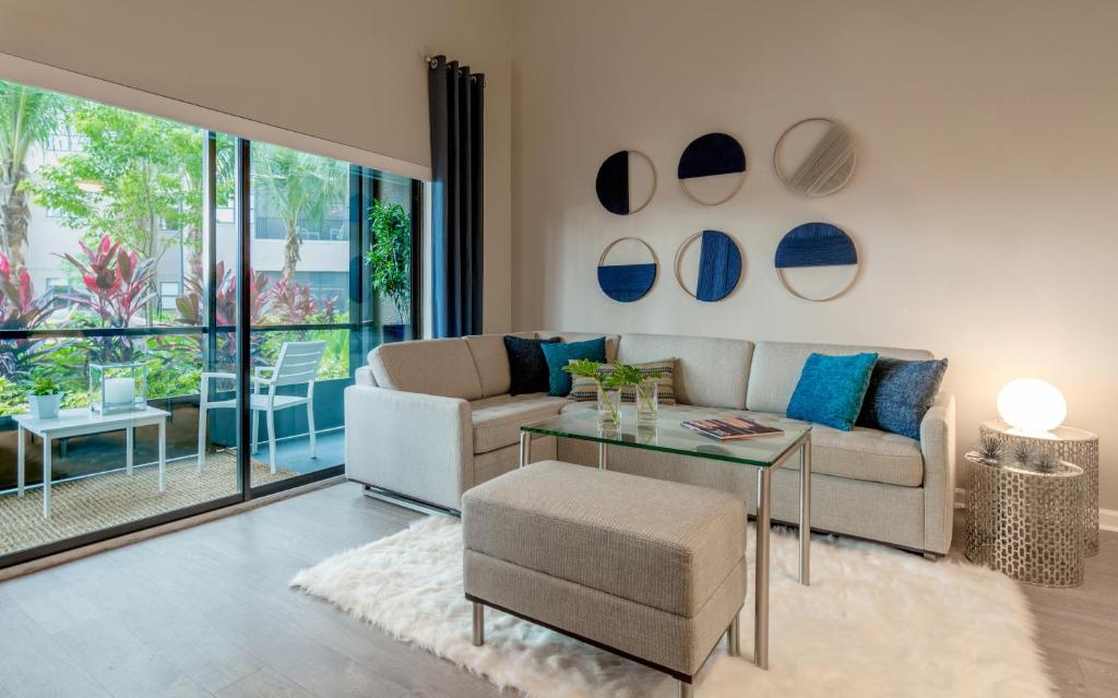 Апартаменты (Улучшенный номер с 2 спальнями и 2 ванными, красивый вид), The Grove Resort & Water Park Orlando