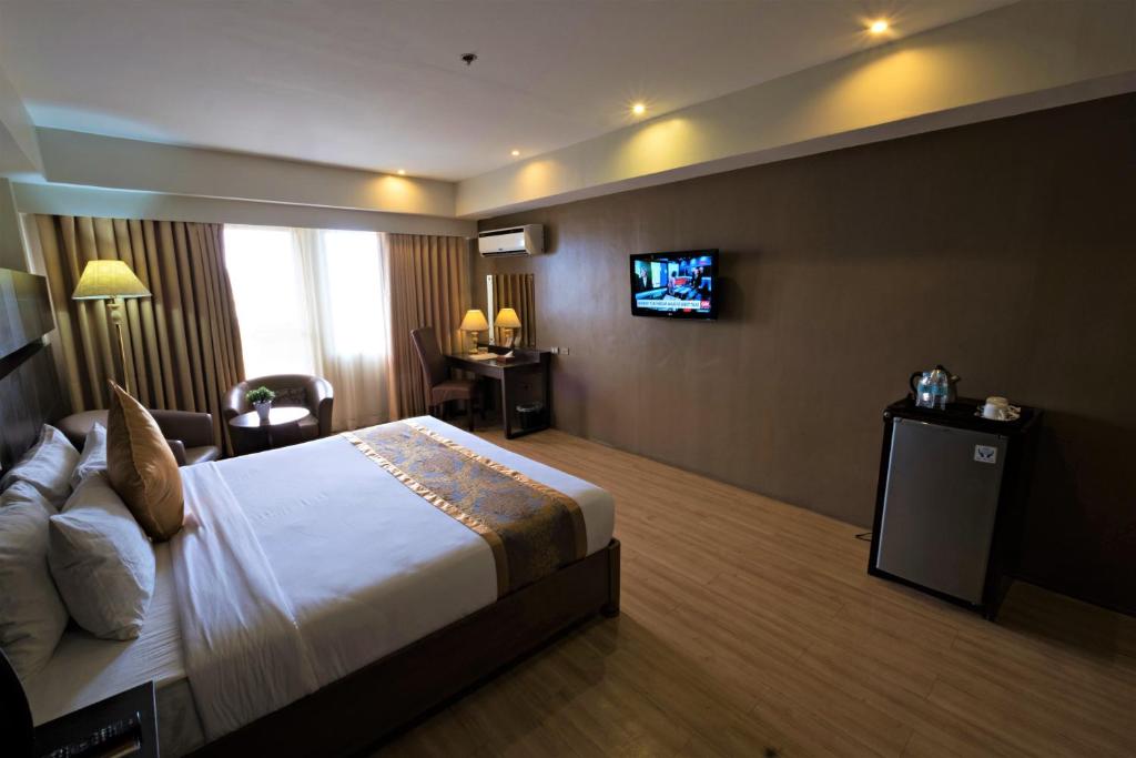 Двухместный (Номер Делюкс с кроватью размера «king-size»), The Pinnacle Hotel and Suites