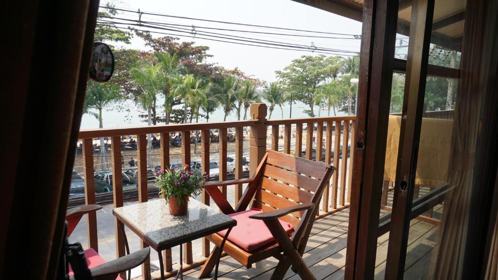 Двухместный (Двухместный номер Делюкс с 1 кроватью и видом на море), Jomtien Boathouse