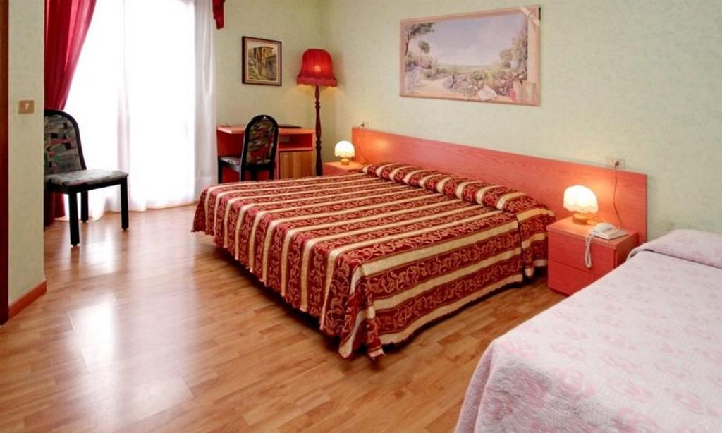 Hotel Benaco - Tap to explore photos