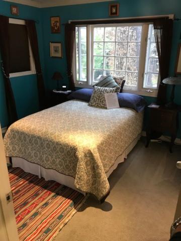 Elaine's Hollywood Bed & Breakfast photo 2
