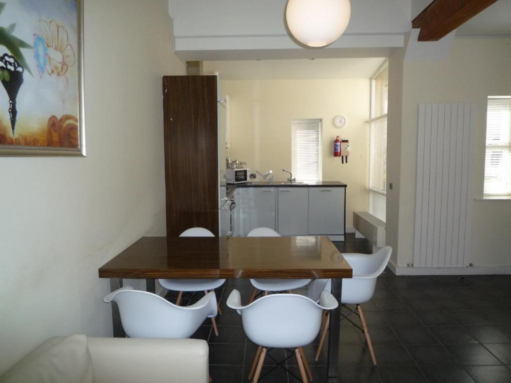 Castlemartyr Holiday Mews 2 bed photo 3