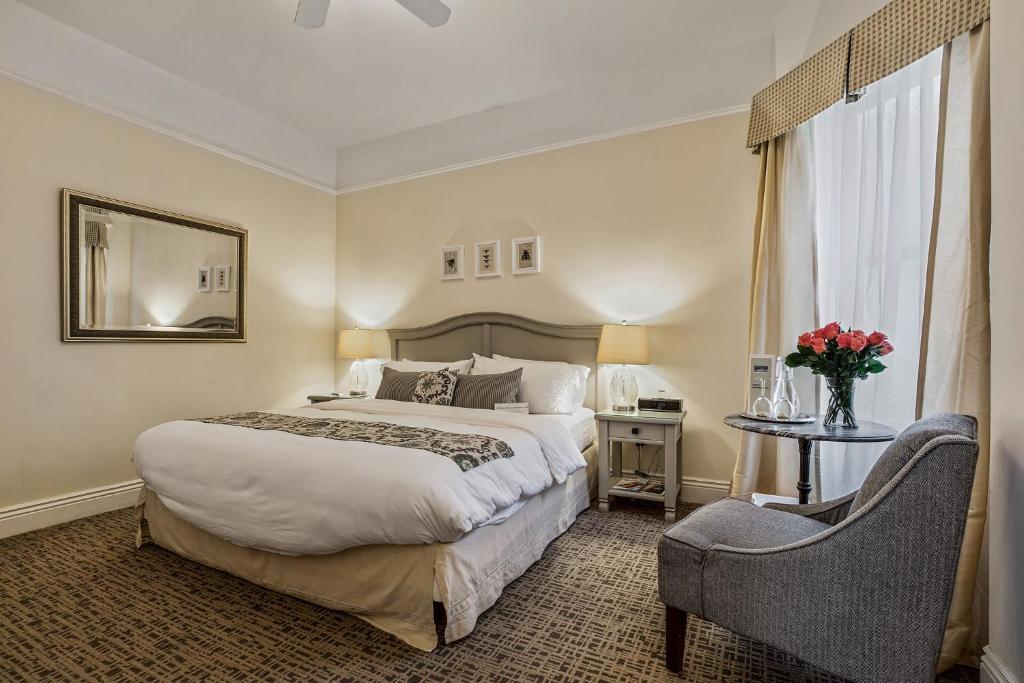 Двухместный (Стандартный номер с кроватью размера «king-size»), Parker Guest House