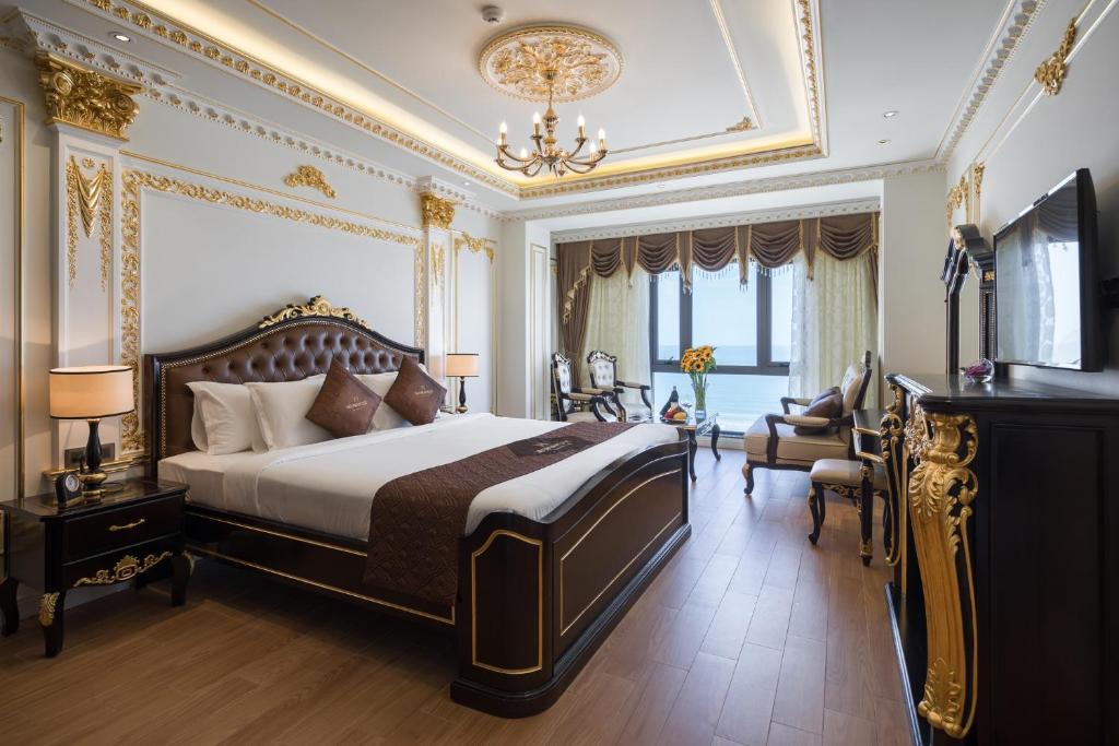 Двухместный (Номер с кроватью размера «king-size» и видом на море), Monarque Hotel Danang