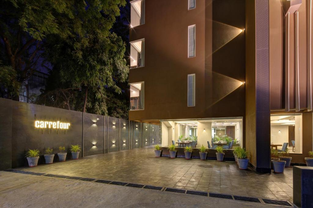 Hotel Carrefour photo 2