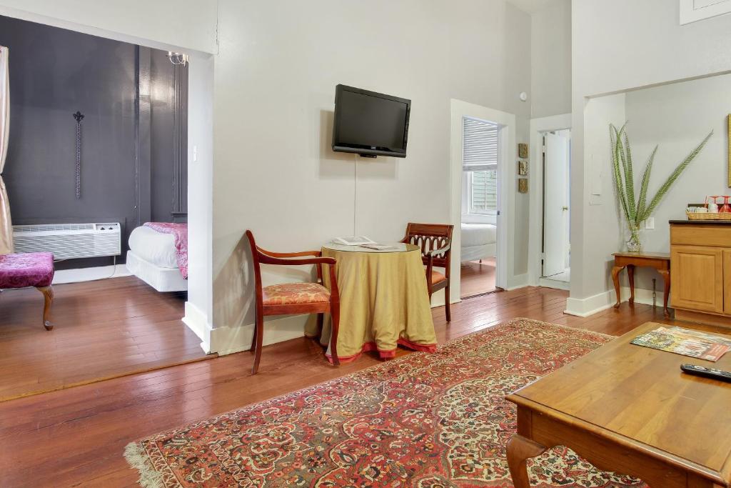 Rathbone Mansions New Orleans Room Type - Two-Queen Suite