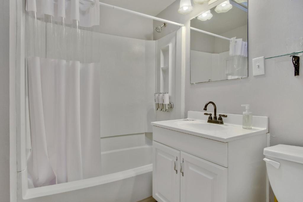 Rathbone Mansions New Orleans Room Type - Standard King Room