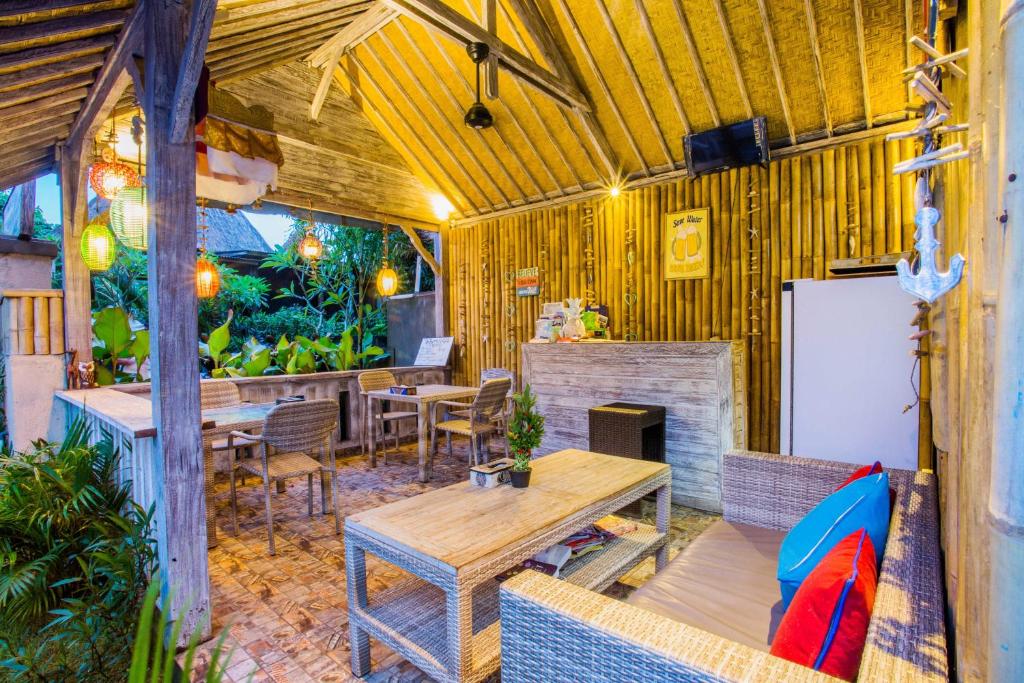The Syron Huts Lembongan - Tap to explore photos