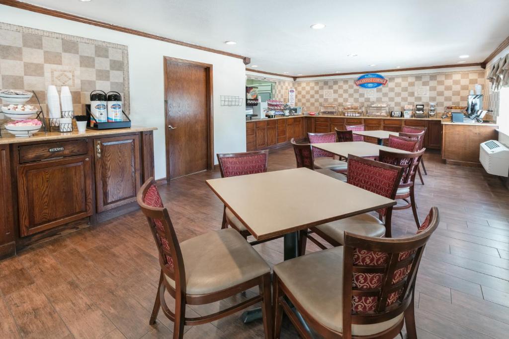 Baymont by Wyndham Arlington At Six Flags Dr photo 1