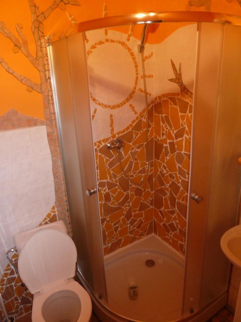 Семейный (Пятиместный номер с собственной внешней ванной комнатой), Artharmony Pension & Hostel