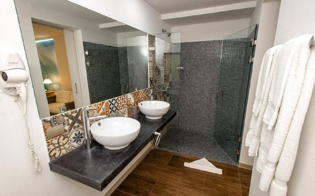 La Vela Boutique Hotel - Tap to explore photos