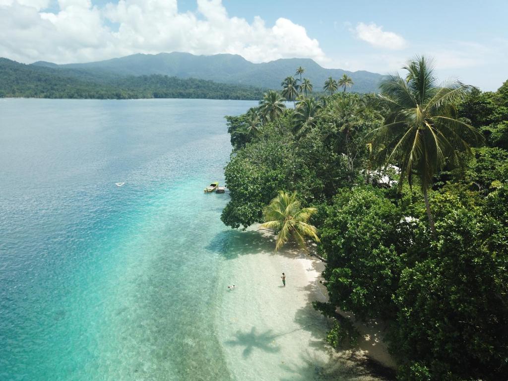 Evis Resort at Nggatirana Island photo 2