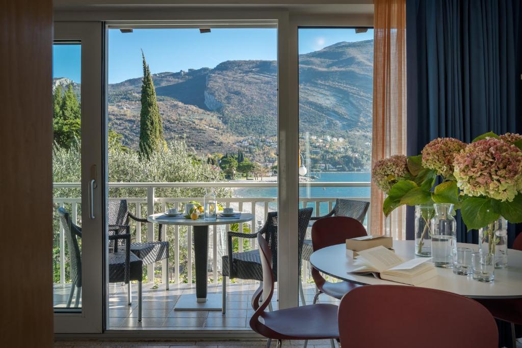 Casa Toblini al Lago on the beach photo 1