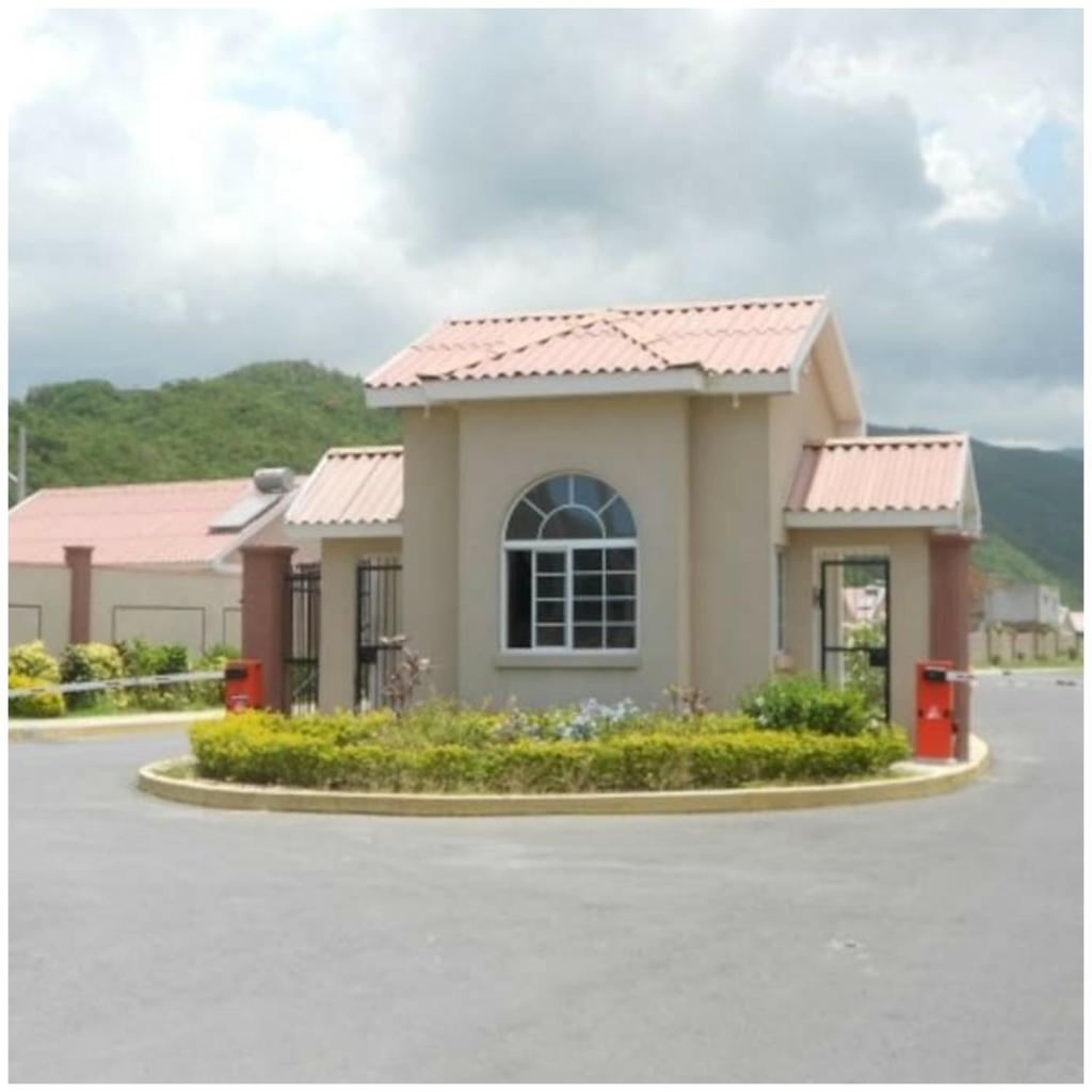 CAYMANAS ESTATE TWO BEDROOM ,GATE COMMUNITY photo 4