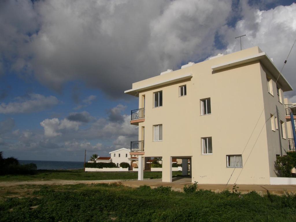 Athena and The Owl Beachside Apt photo 2