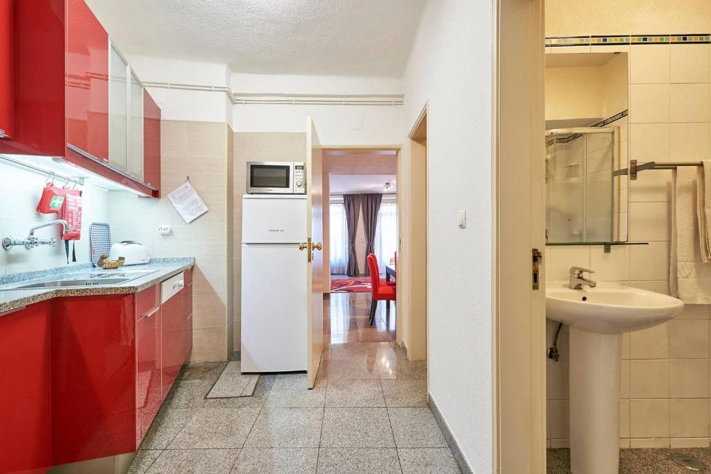 Discovery Apartment Estrela - Tap to explore photos
