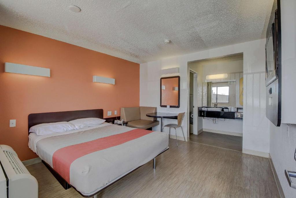 Motel 6 San Antonio, TX - Fort Sam Houston image