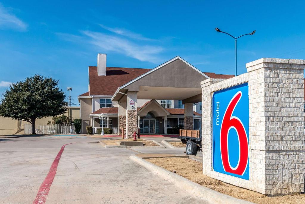 Motel 6 North Richland Hills, TX - NE Fort Worth image