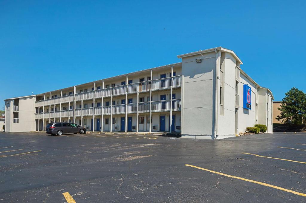 Motel 6-Blue Springs, MO photo 3