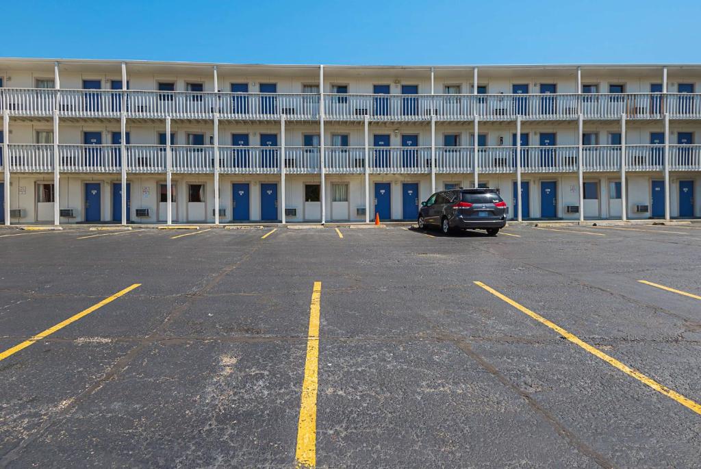 Motel 6-Blue Springs, MO photo 4