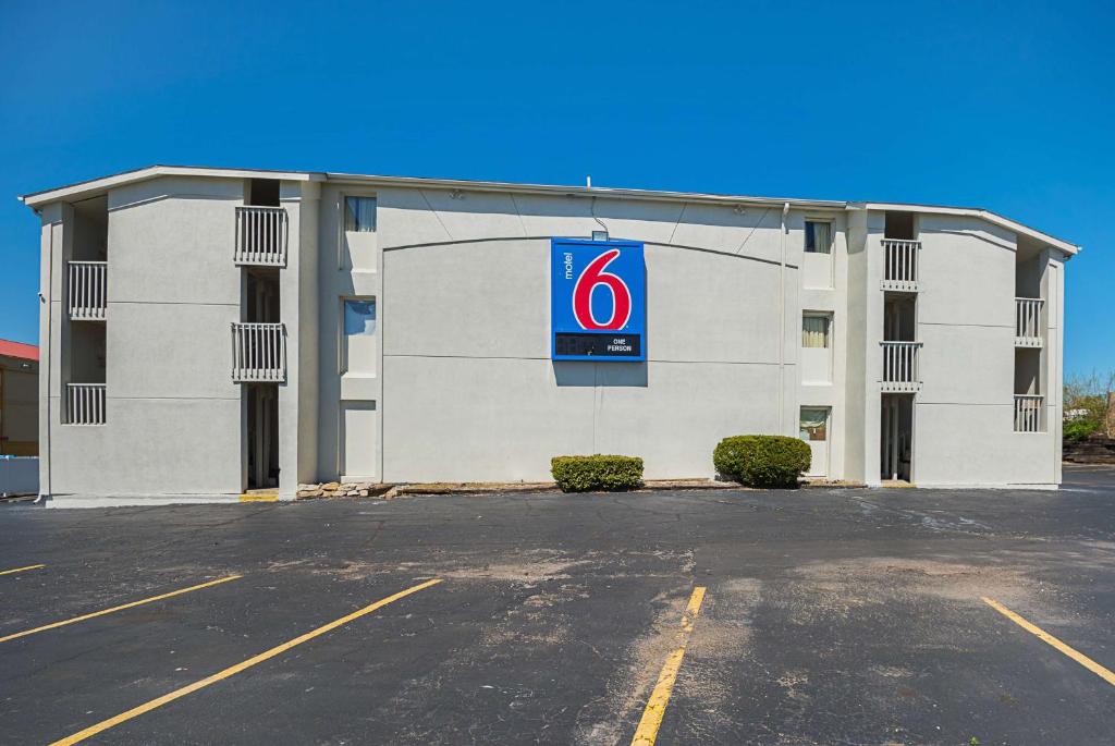 Motel 6-Blue Springs, MO photo 2