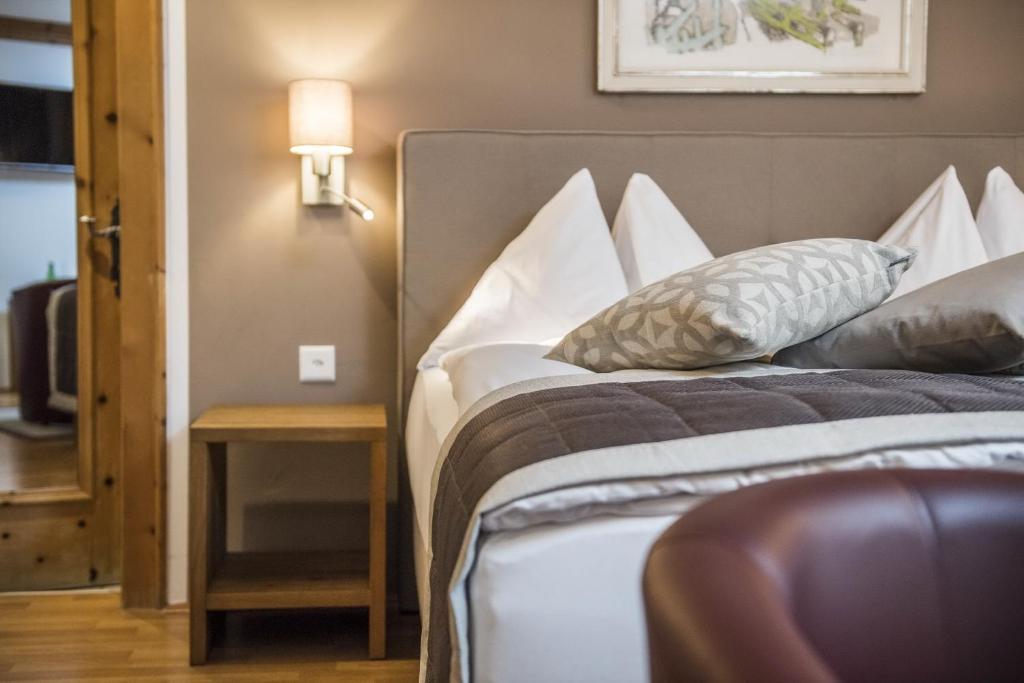 Двухместный (Улучшенный двухместный номер с 1 кроватью), Romantik Hotel Stern