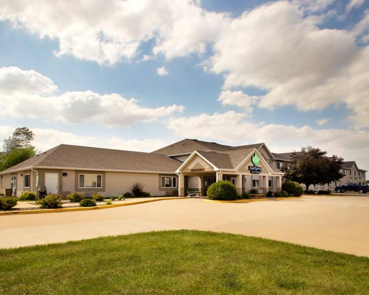 EverSpring Inn & Suites photo 2